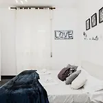 Appartement Center 8'minutes! Free Wi-fi & Netflix 'simona's Retreat' By Tilo
